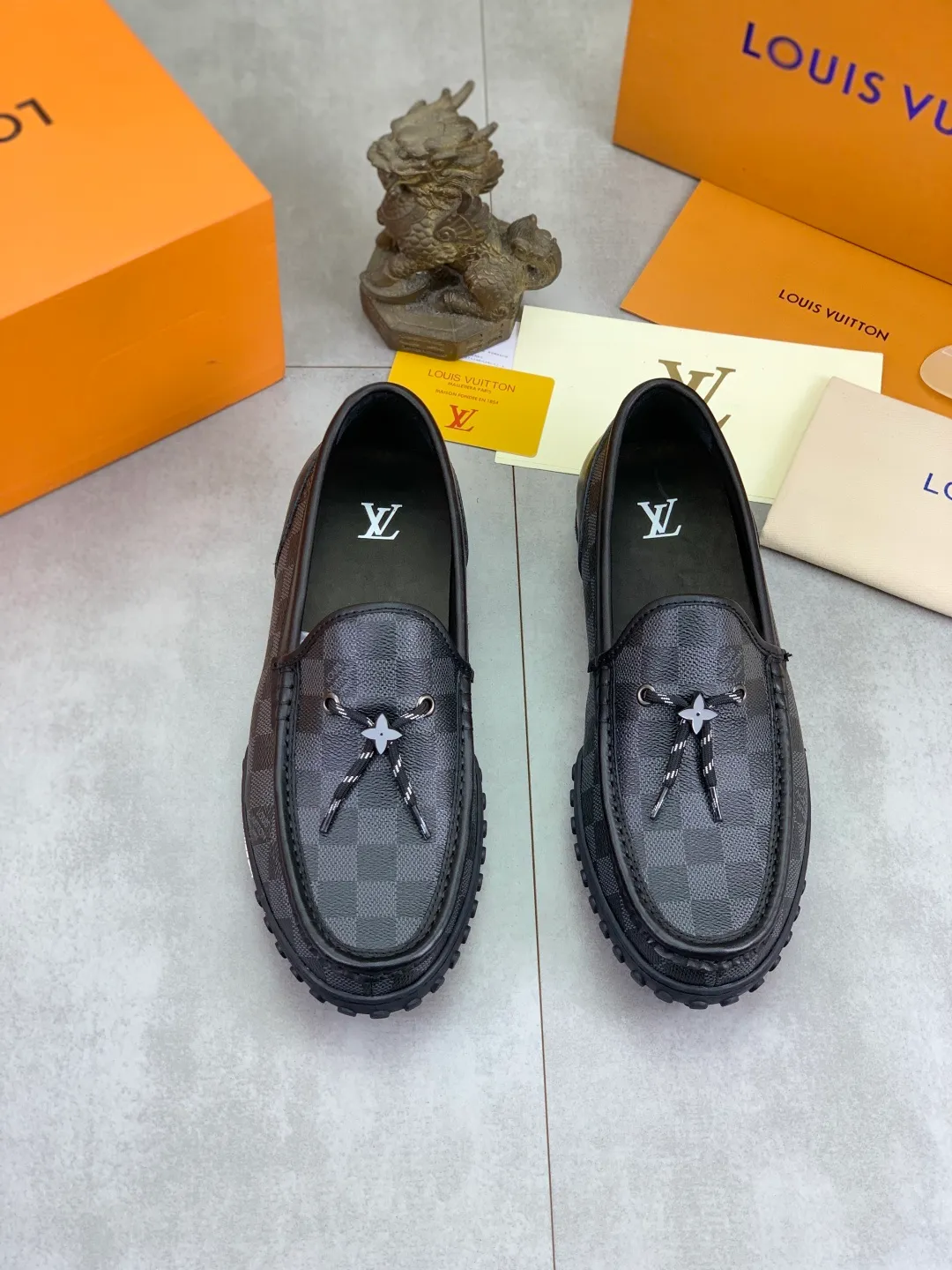 Men's Men's Shoes 💰P640 New Style 💶[LOUIS VUITTON] Water-dyed Niuli Original Order New Style 🍀LV Louis Vuitton *——Top version of LV classic leather shoes! Made of imported original calfskin, original leather side strips and wear-resistant high-end rubber outsole! High quality products! Color: black optional Size: 39-45